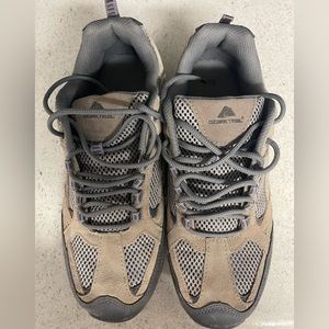 9 1/2 Mens Ozark Trail Shoes